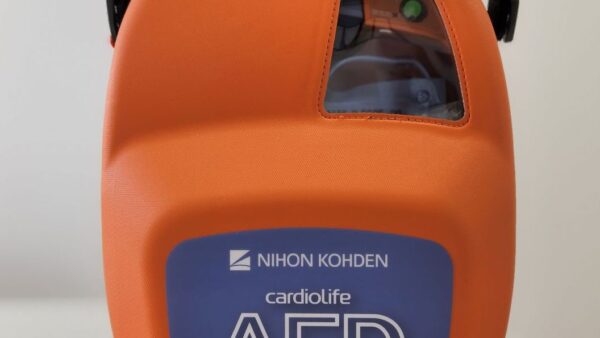 AED(自動体外式除細動器)を設置しました